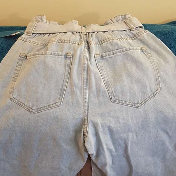 Light denim ankle Jean's - Picture 3 of 5